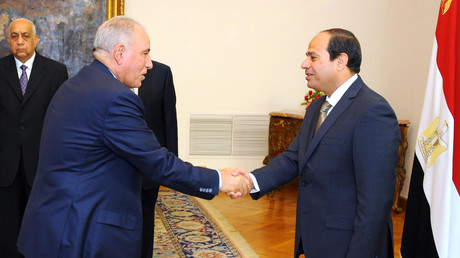 L'ex-ministre de la Justice Ahmed al-Zind en compagnie du président Abdel Fattah al-Sissi