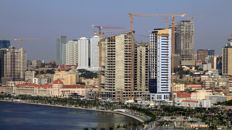 Des bâtiments en construction à Luanda, la capitale de l'Angola, en 2015