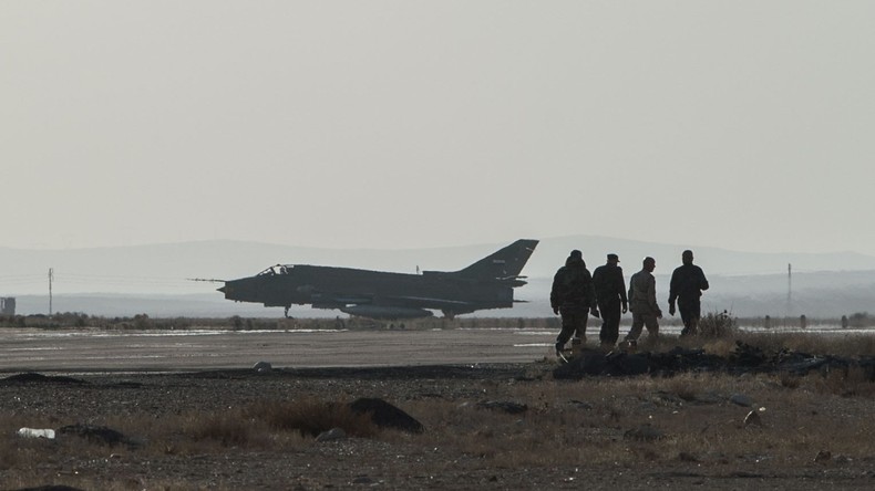 Un avion syrien abattu à Alep, Al-Qaïda se serait emparé du pilote (VIDEO)
