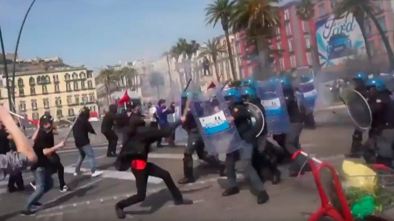«Renzi, rentre chez toi» : Naples célèbre l’arrivée du Premier ministre avec des heurts violents