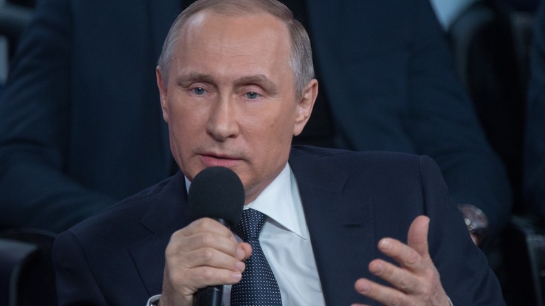 Quand Vladimir Poutine joue les interprètes (VIDEO)