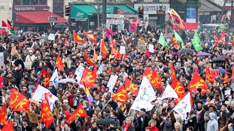 Au cœur de la manifestation contre la Loi Travail à Paris (VIDEO 360°)