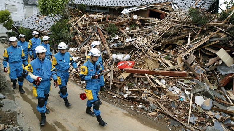 Japon : plus de 400 répliques sismiques en trois jours, les sauveteurs travaillent à mains nues