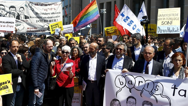 Istanbul : manifestation contre le procès d’académiciens accusés de propagande terroriste