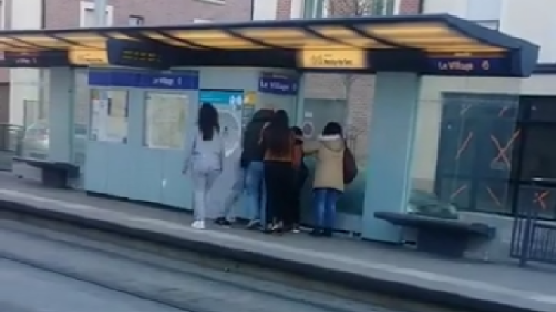 Agressée pour une jupe trop courte ? La principale suspecte nie en bloc (VIDEO)