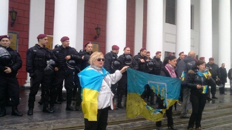 Odessa secouée par des violences après les révélations de Panama Papers sur le maire de la ville