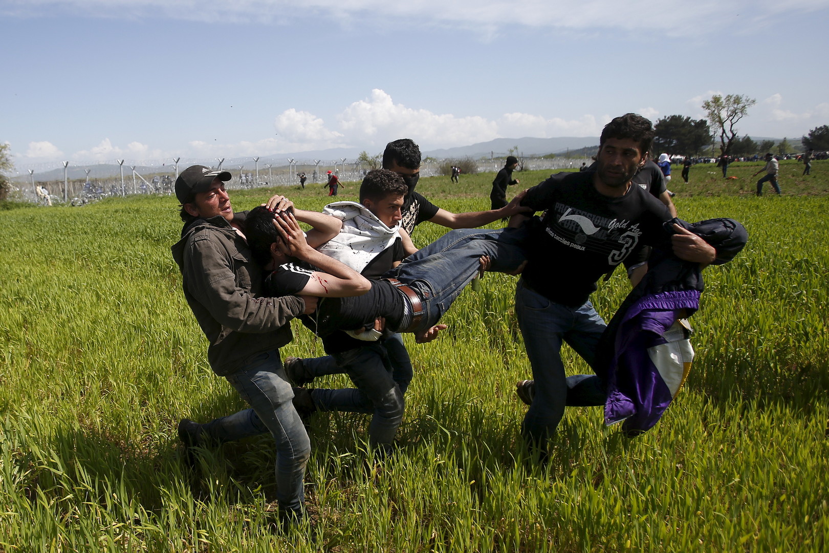 Grèce: au moins «260 migrants blessés» à Idomeni après l'usage de gaz lacrymogènes (PHOTOS, VIDEOS)