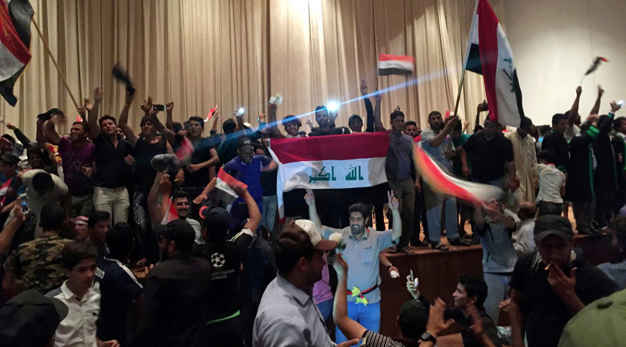 Irak : des milliers de manifestants ont envahi samedi la Zone verte à Bagdad