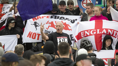 Manifestants d'extrême droite à Dover, Kent