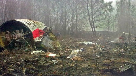 Les débris de l'avion près de Smolensk