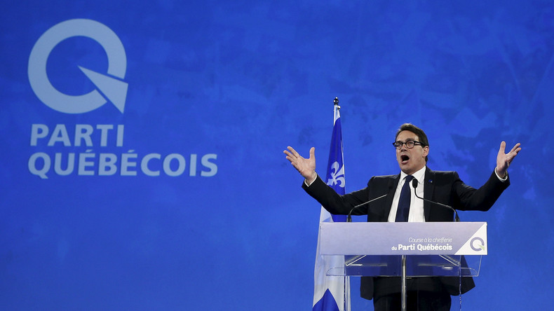 En larmes, le chef du Parti québécois indépendantiste démissionne
