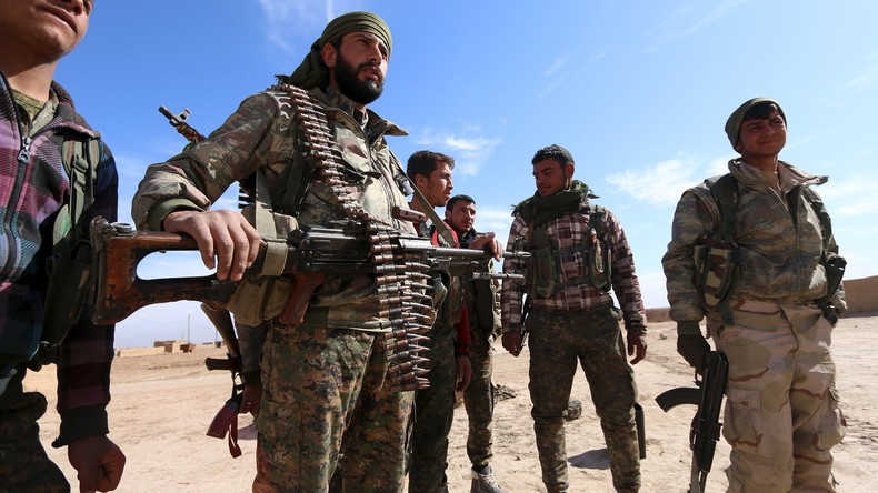 Les Kurdes attaquent Raqqa, le bastion de Daesh (VIDEO)
