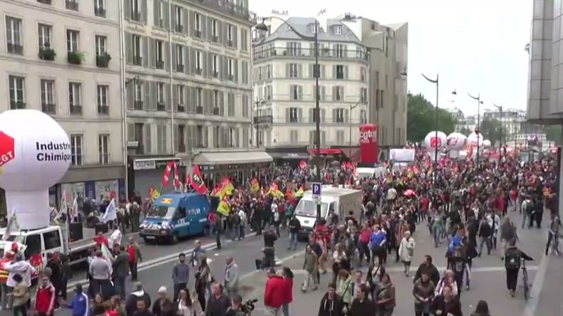 Les opposants à la loi travail de nouveau mobilisés dans les rues de Paris (VIDEO)