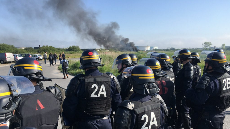 Loi travail : le dépôt pétrolier de Donges débloqué par les forces de l'ordre