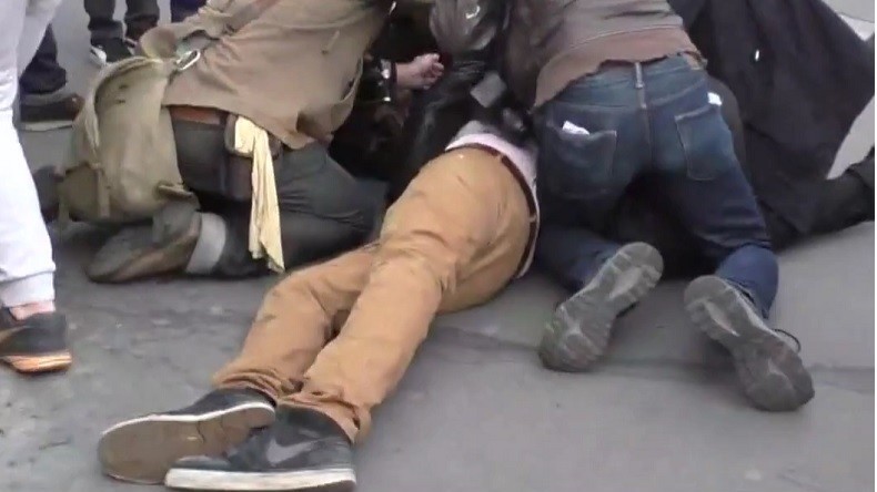 Loi travail : un journaliste dans le coma après un éclat de grenade désencerclante à la tête (VIDEO)