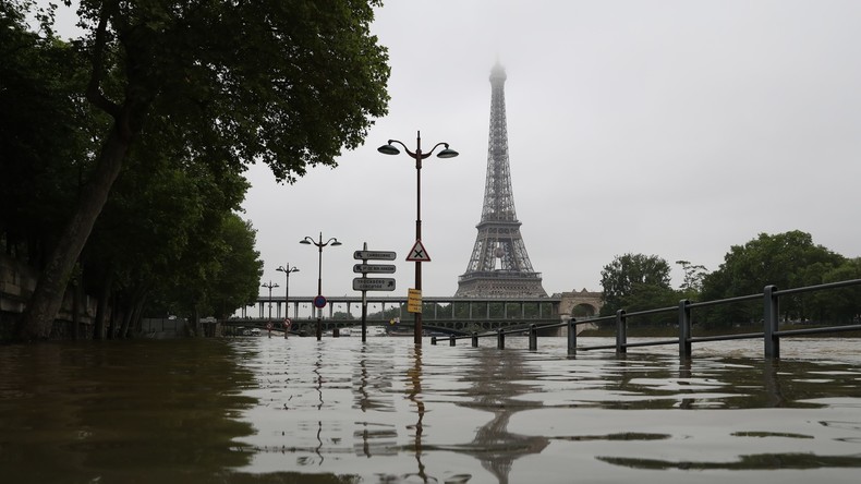Crue de la Seine : le Louvre et d'autres infrastructures fermées