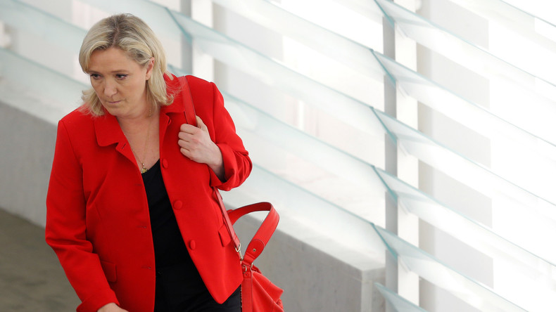 Marine Le Pen reçoit deux fois plus d’intentions de vote que François Hollande