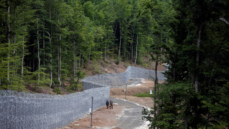 Bulgarie : une milice de civils en armes traque les migrants le long des frontières