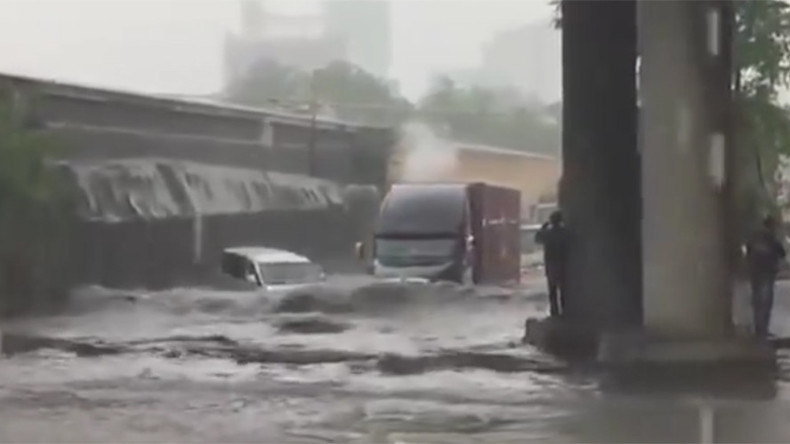 «On nage dans notre voiture» : des crues éclairs frappent la côte russe de la mer Noire (VIDEO)