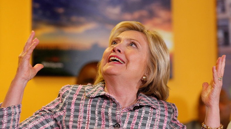 Hillary Clinton aux Républicains : « Ne votez pas pour Trump ! »…et recevez un autocollant