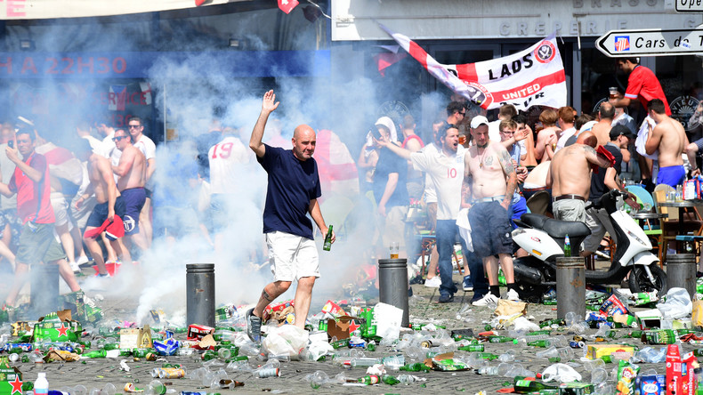 Scènes d'émeutes, 35 blessés : retour sur les affrontements autour d'Angleterre-Russie (VIDEOS)