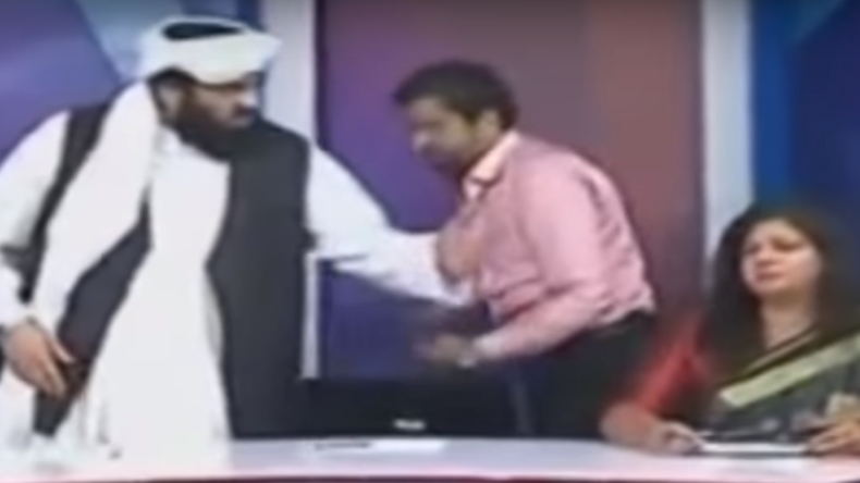 Pakistan : en plein débat télévisé, un élu menace une activiste de viol et tente de la taper (VIDEO)