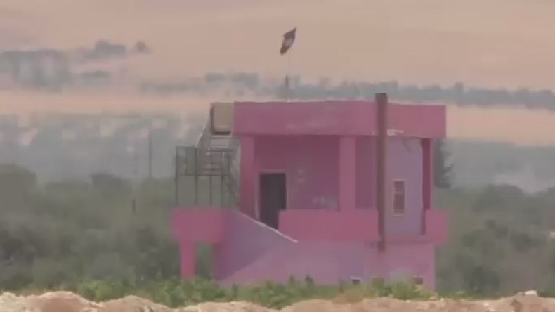 Daesh creuse des tranchées à la frontière turque, Ankara détourne le regard (EXCLUSIF)