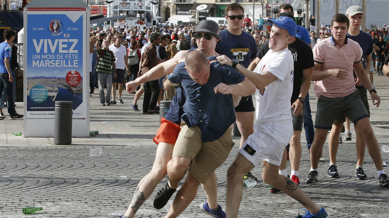 Chaises qui volent, cafés en feu... les 10 vidéos de hooligans à retenir de ce début d'Euro (VIDEO)
