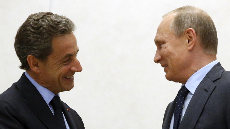 Nicolas Sarkozy, qui s’est déclaré pour «la levée progressive des sanctions», a rencontré Poutine