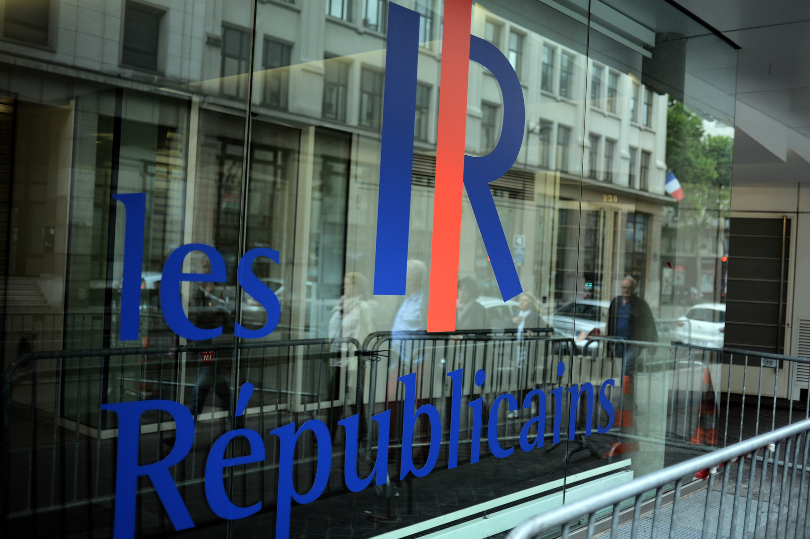 «Faiblesse», « Lâcheté», «Perte totale d'autorité» : Nicolas Sarkozy charge François Hollande