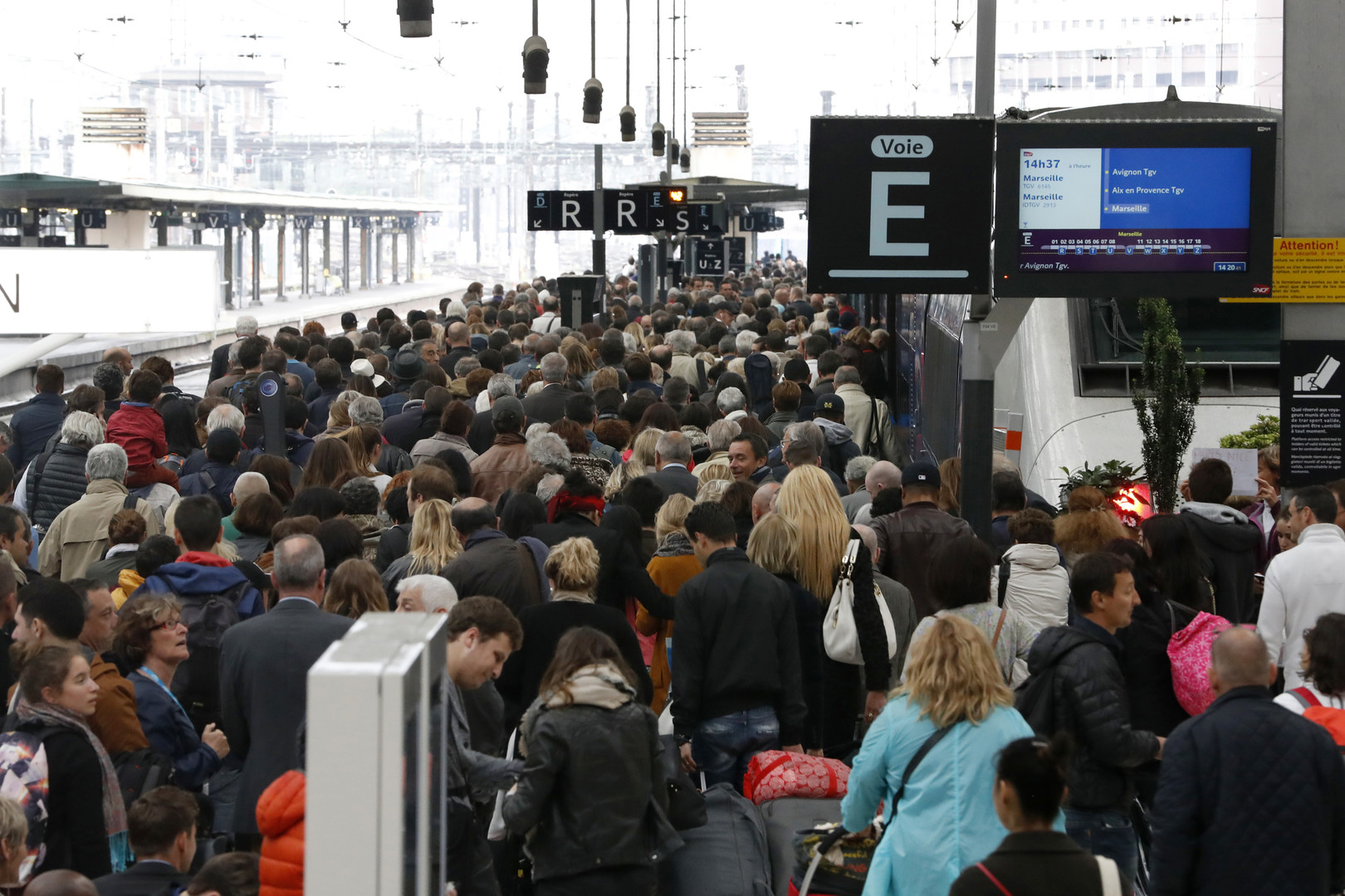 Loi travail : syndicats en grève, perturbations majeures du trafic