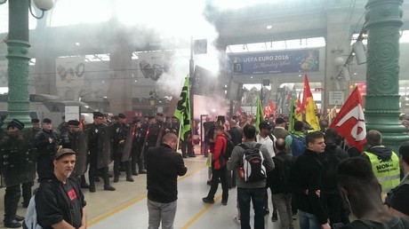 Action du syndicat Sud-Rail à la Gare du Nord 