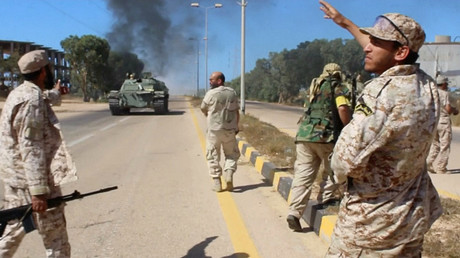 Les soldats du nouveau gouvernement d'unité libyen en train de reprendre la ville de Syrte à l'Etat islamique, le 9 juin 2016. 