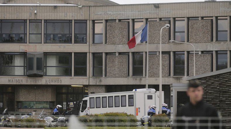 Radicalisation en France : rapport critique sur les premiers regroupements d'islamistes en prison