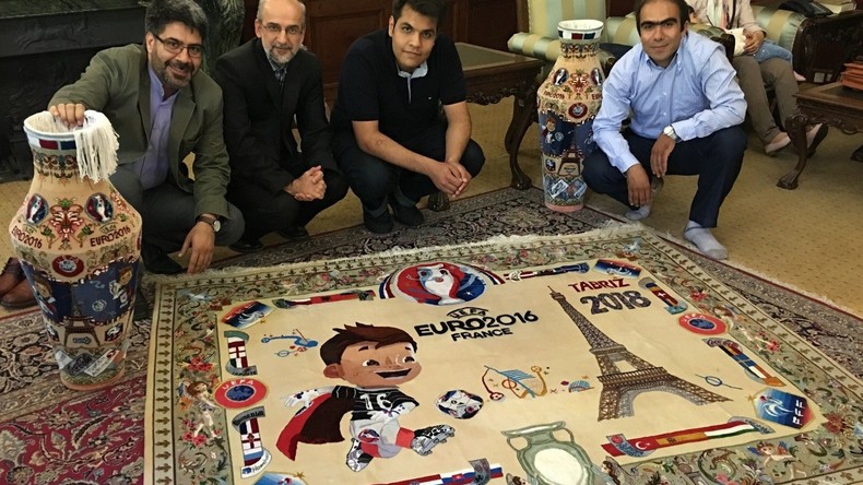 Euro 2016 : l'Iran tisse son amitié avec la France en lui offrant un tapis très spécial