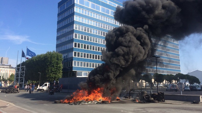 La CGT bloque le port du Havre en représailles à l'arrestation de deux dockers syndiqués