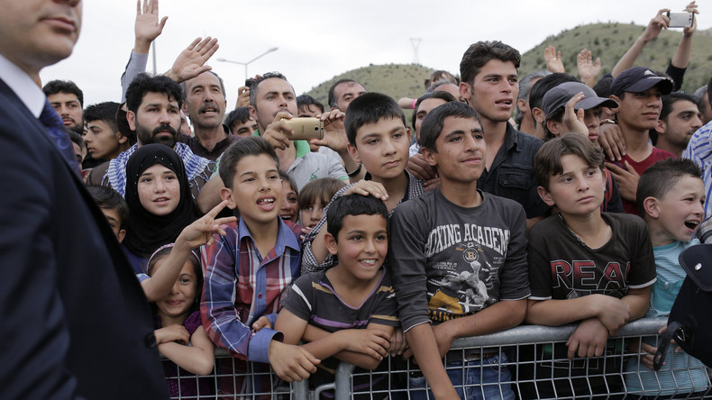 L'Union européenne distribue des cartes de paiement aux migrants en Turquie