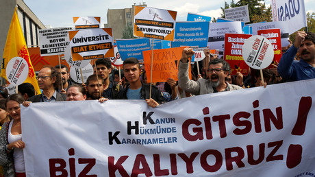 Des universitaires protestent contre l'arrestation de leur pairs en Turquie 