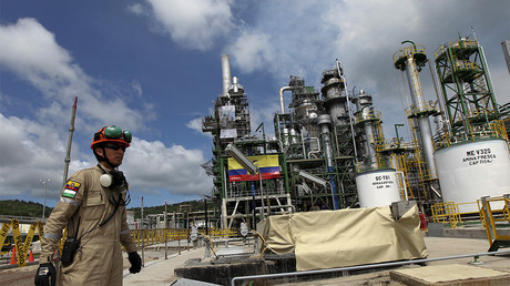 Raffinerie de pétrole en Equateur, membre de l'OPEP. Photo ©Guillermo Granja/Reuters