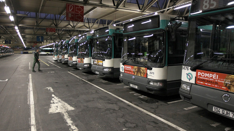 Seine-Saint-Denis : ils font descendre les passagers avant d'incendier le bus