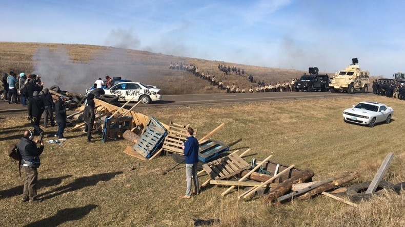 USA : la police à l’assaut d’opposants à un pipeline sur une terre «sacrée» amérindienne (IMAGES)