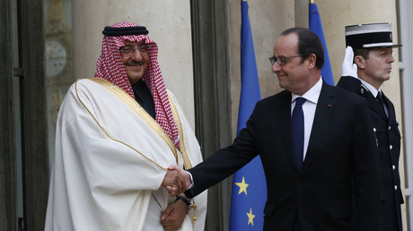 François Hollande accueille au Palais de l'Elysée le prince héritier et vice-Premier ministre d'Arabie saoudite Mohammed ben Nayef Al Saoud