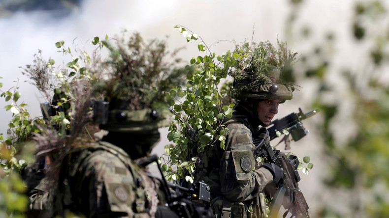 A Berlin, Jean-Claude Juncker plaide pour la relance du projet d'armée européenne