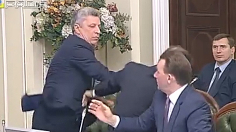 Ukraine : quand la paranoïa vis-à-vis de la Russie conduit au pugilat entre parlementaires (VIDEO)