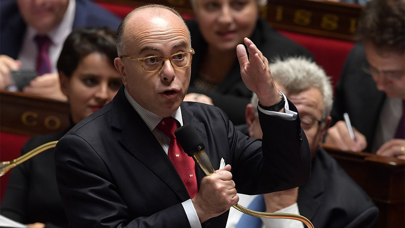 Mégafichier TES : Bernard Cazeneuve admet des erreurs mais ne recule pas