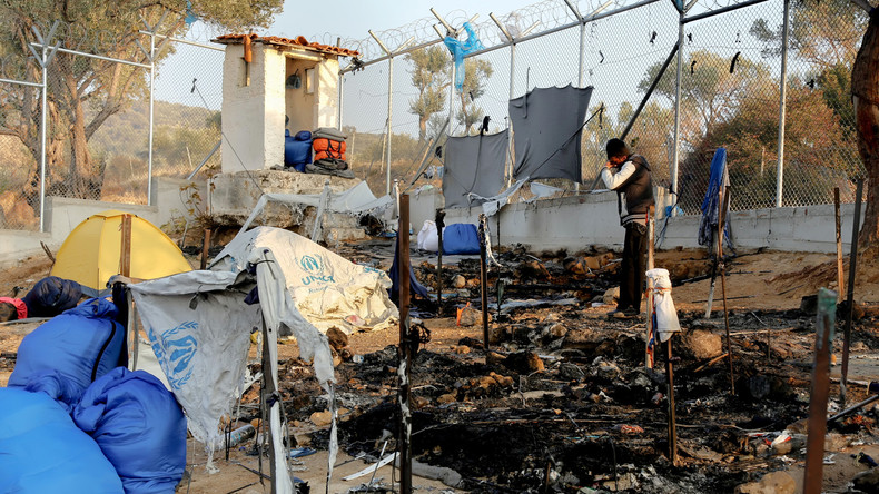 Affrontements dans un camp de réfugiés en Grèce après la mort de deux migrants (VIDEO, IMAGES)