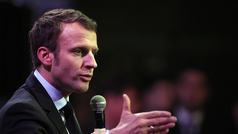 Présidentielle : après la victoire de Fillon à la primaire, Macron propose à Bayrou de le rejoindre