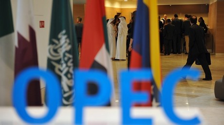 A quelques mois du sommet de l'OPEP d'Alger, le pays tente de redresser son économie en diminuant sa production de pétrole