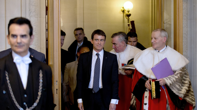 «Dictateur fou» : réactions indignées après le décret de Valls sur la Cour de cassation