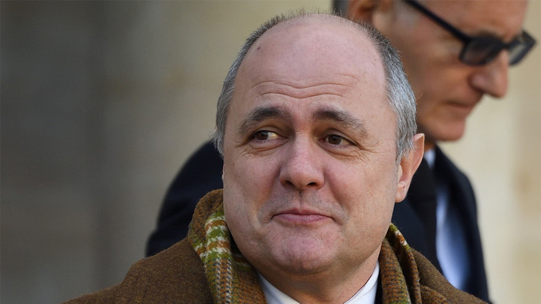 Bilan de compétences : Bruno Le Roux n'aurait pas fait HEC, contrairement à ce qu'indique son CV